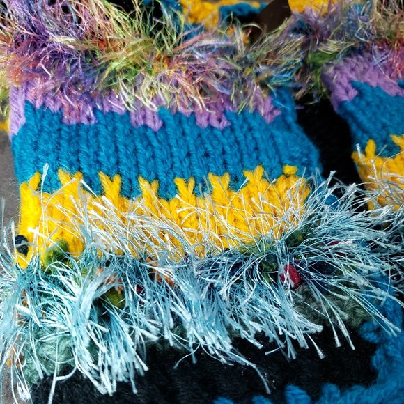 Hand Knit Vest Gabriola Island BC Stripe Pattern Frill Wood Closure Brand New - Picture 4 of 7